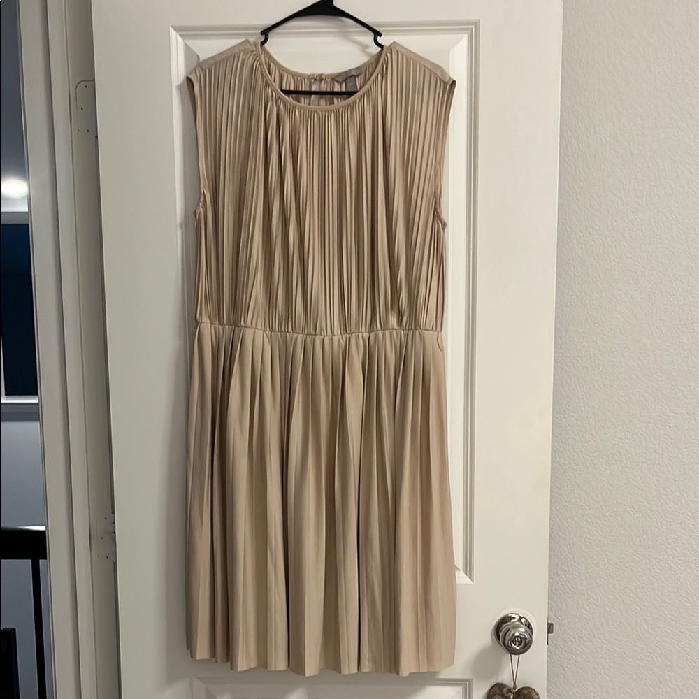 Elegant Beige Sleeveless Dress